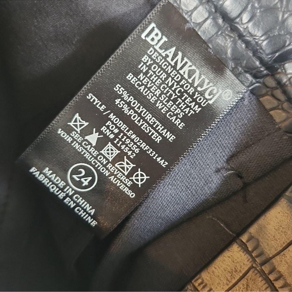 NWT Blank NYC Black Faux Leather Croc Embossed Taper Leg Pants Size 28 - Picture 11 of 11